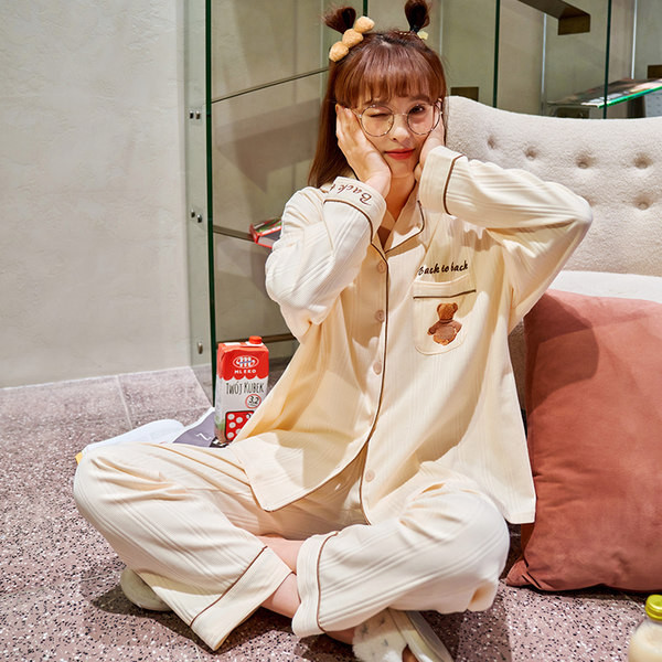 Ženska pidžama iz dva dela sa aplikacijom i natpisom