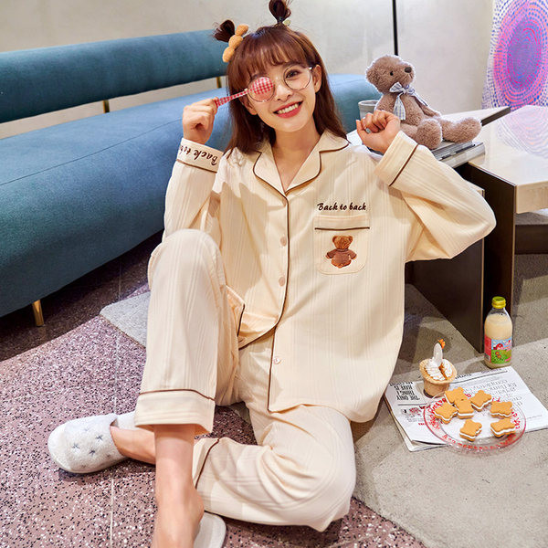 Ženska pidžama iz dva dela sa aplikacijom i natpisom