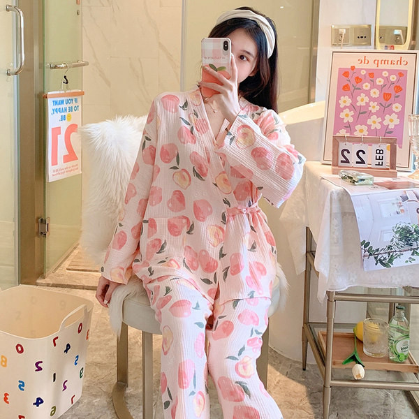 Ženska pidžama iz dva dijela sa aplikacijom u boji