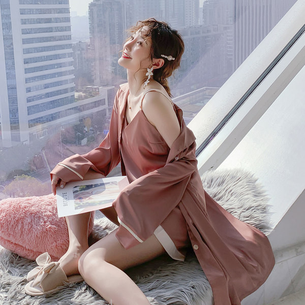 Ženska pidžama iz tri dijela