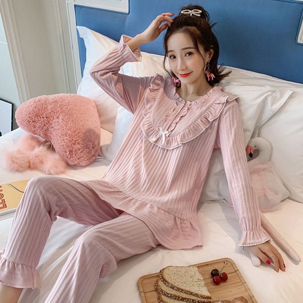 Нов модел дамска пижама от две части с дълъг ръкав и овално деколте 