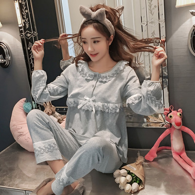 Дамска пижама с дантела и къдри