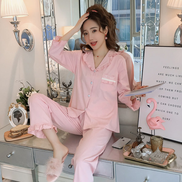 Ženski komplet iz dva dijela sa loknama