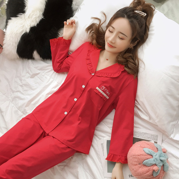 Ženski komplet iz dva dijela sa loknama