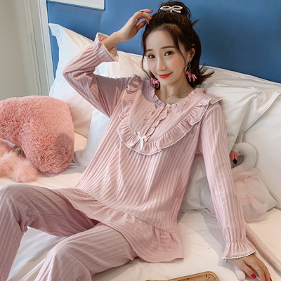 Ženska pidžama s četvrtastim izrezom - tri boje