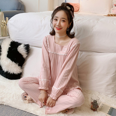 Ženska pidžama s četvrtastim izrezom - tri boje