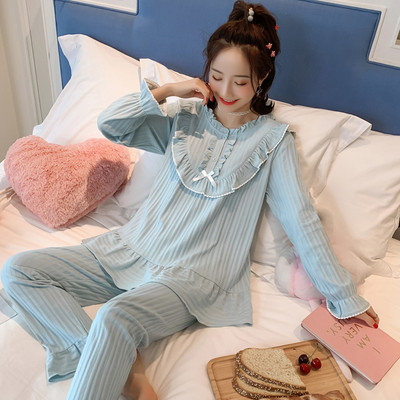 Ženska pidžama s četvrtastim izrezom - tri boje