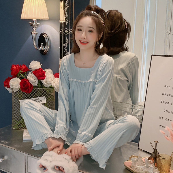 Ženska pidžama s četvrtastim izrezom - tri boje