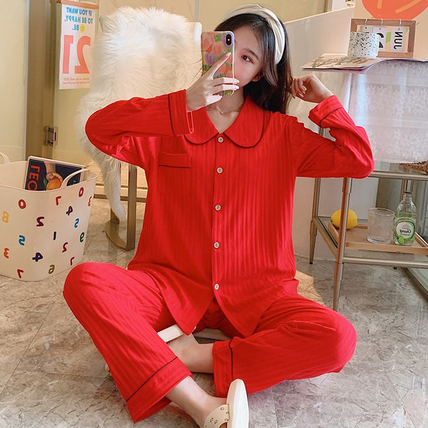 Дамска пижама с копчета и класическа яка