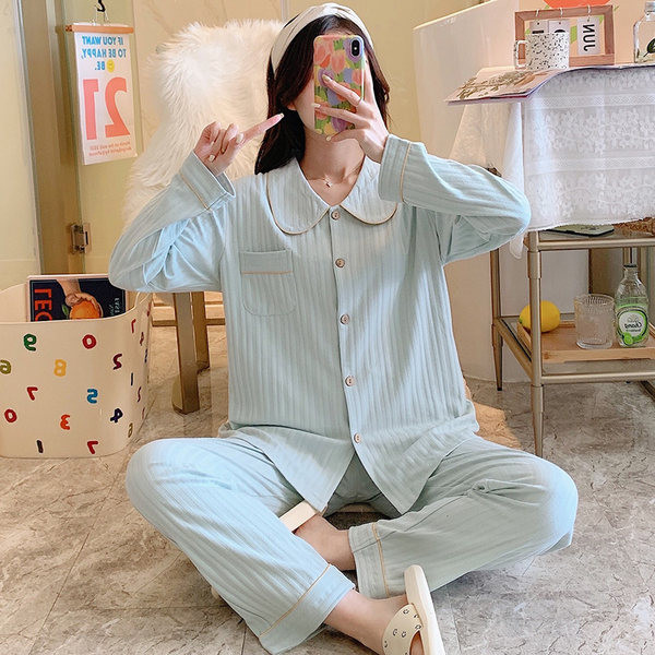 Дамска пижама с копчета и класическа яка