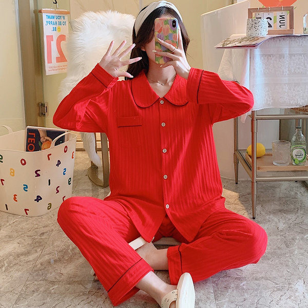 Дамска пижама с копчета и класическа яка