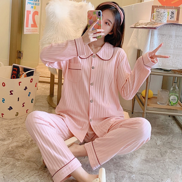 Дамска пижама с копчета и класическа яка