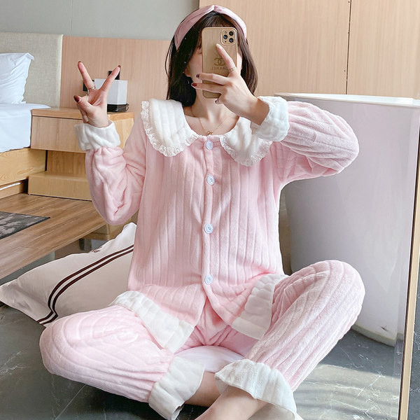 Ženska dvodijelna pidžama s dugim rukavima i kopčanjem na gumbe