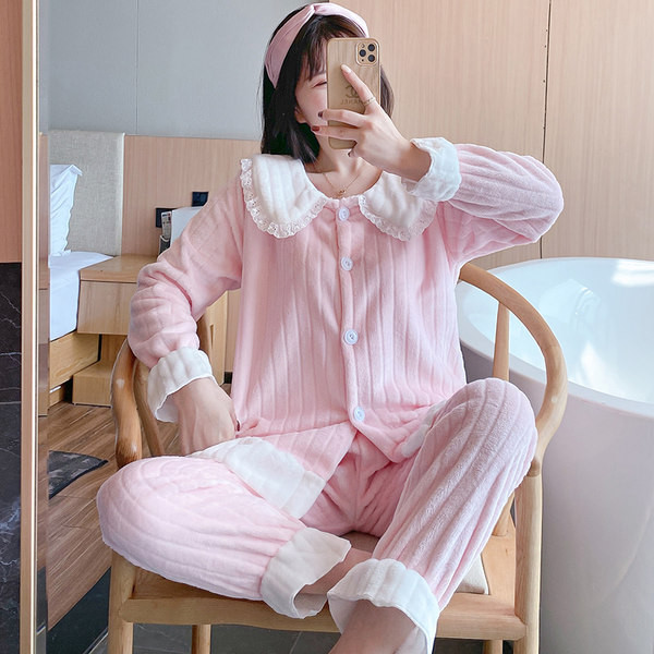 Ženska dvodijelna pidžama s dugim rukavima i kopčanjem na gumbe