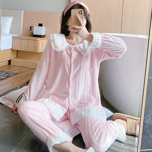 Ženska dvodijelna pidžama s dugim rukavima i kopčanjem na gumbe