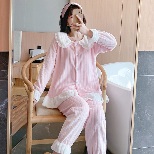 Ženska dvodijelna pidžama s dugim rukavima i kopčanjem na gumbe