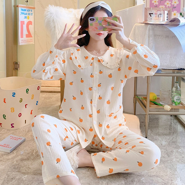 Дамска пижама с цветен принт от две части