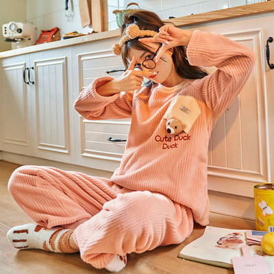 Novi model ženske mekane pidžame sa vezom i 3D elementom