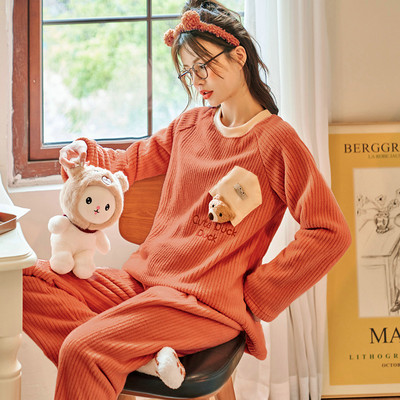 Novi model ženske mekane pidžame sa vezom i 3D elementom