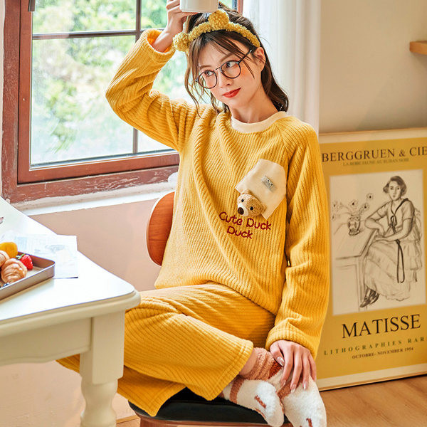 Novi model ženske mekane pidžame sa vezom i 3D elementom