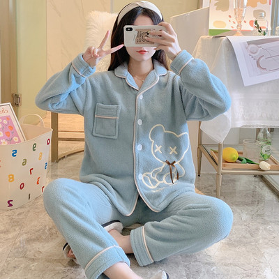 Ženska pidžama s vezom i gumbima