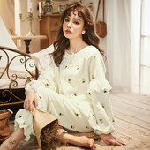 Дамска зимна пижама с цветна декорация 