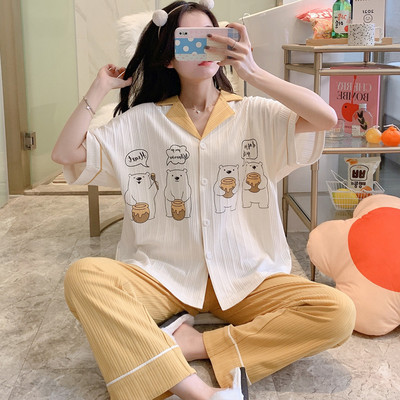 Ženski komplet iz dva dela sa aplikacijom