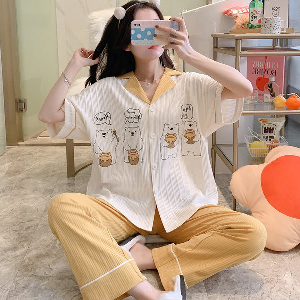 Ženski komplet iz dva dela sa aplikacijom