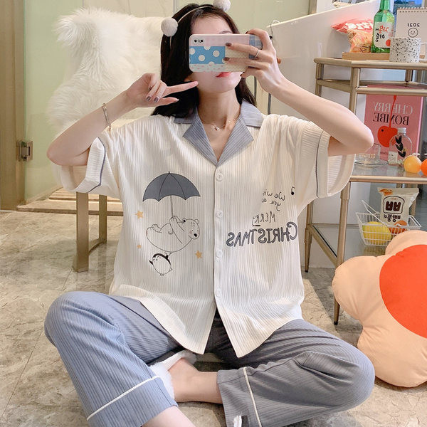 Ženski komplet iz dva dela sa aplikacijom