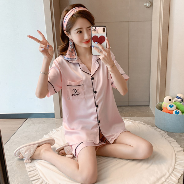 Ljetna satenska prugasta pidžama