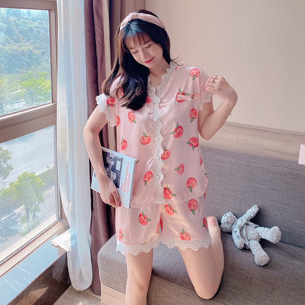 Къс комплект дамска пижама с дантела