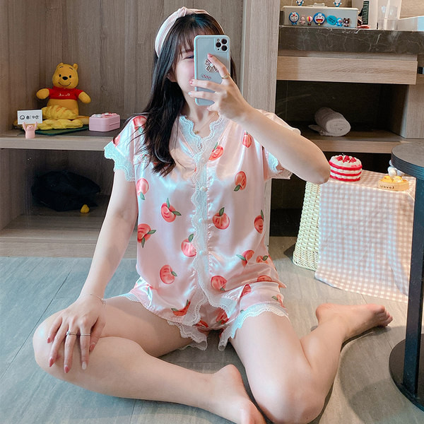 Къс комплект дамска пижама с дантела