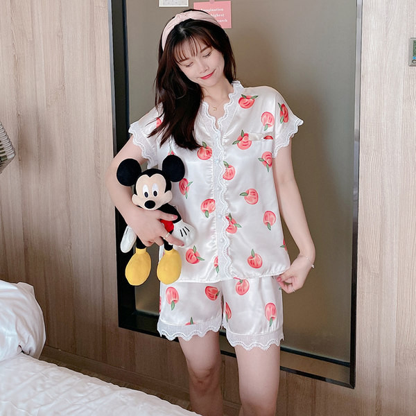 Къс комплект дамска пижама с дантела