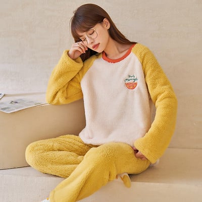 Ženska paperjasta pidžama s vezom