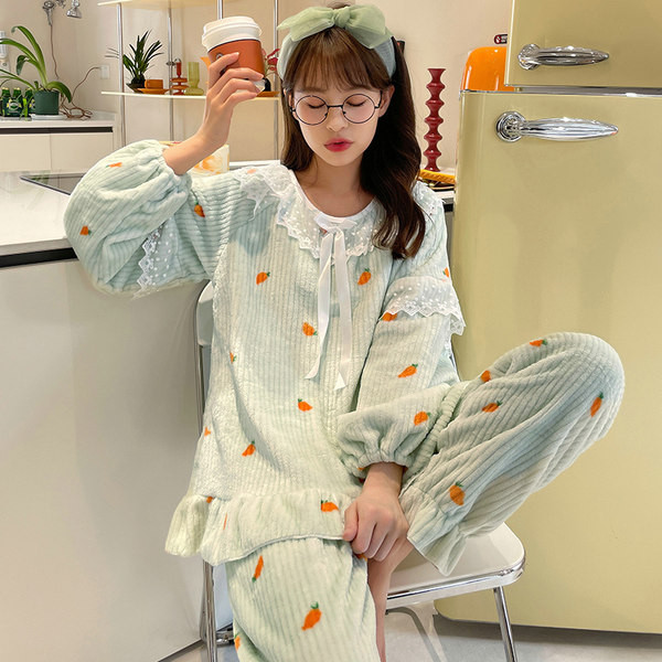 Модерна зимна пижама с дантела за жени в няколко цвята