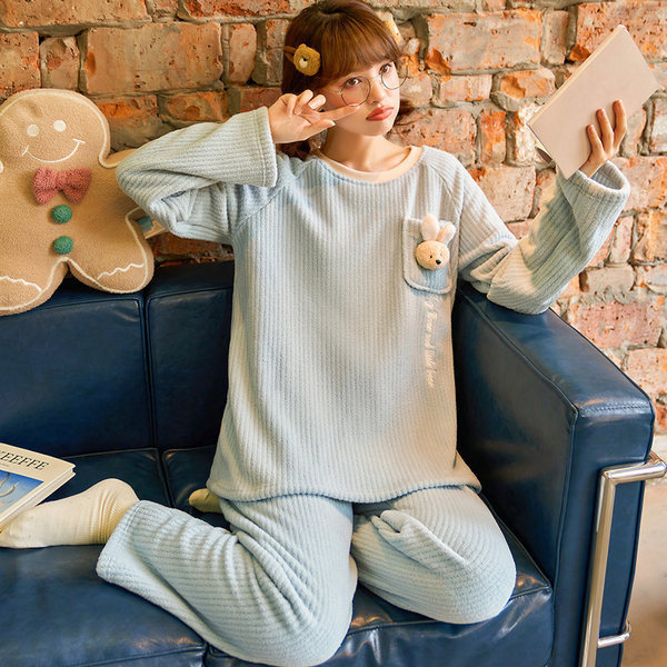 Ženska pidžama iz dva dijela sa dugim rukavima i aplikacijom