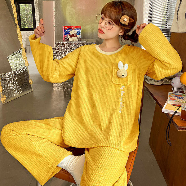 Ženska pidžama iz dva dijela sa dugim rukavima i aplikacijom