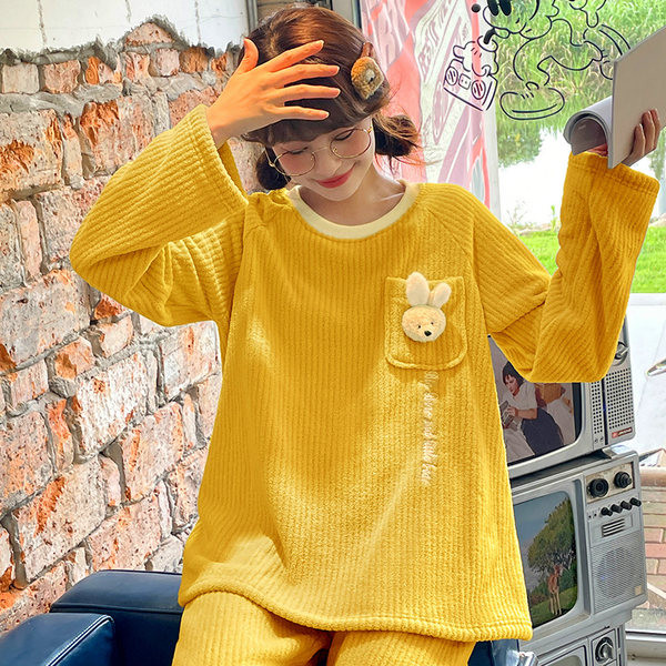 Ženska pidžama iz dva dijela sa dugim rukavima i aplikacijom