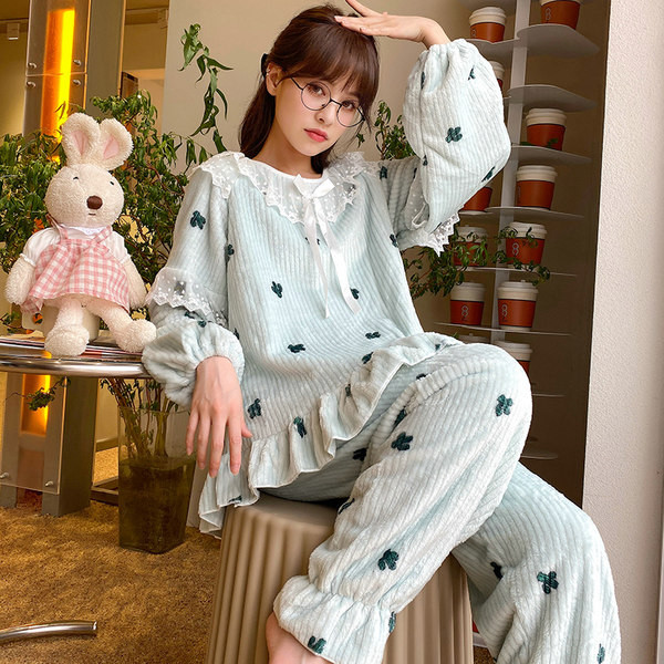 Ženska zimska pidžama od samta na kovrče