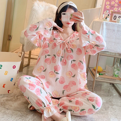 Дамска пижама от две части с цветна апликация