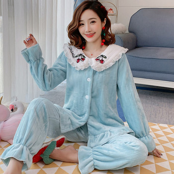 Пухена зимна пижама с яка и бродерия