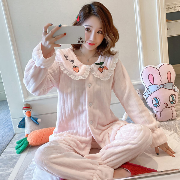 Pūkuota žieminė pižama su apykakle ir siuvinėjimu