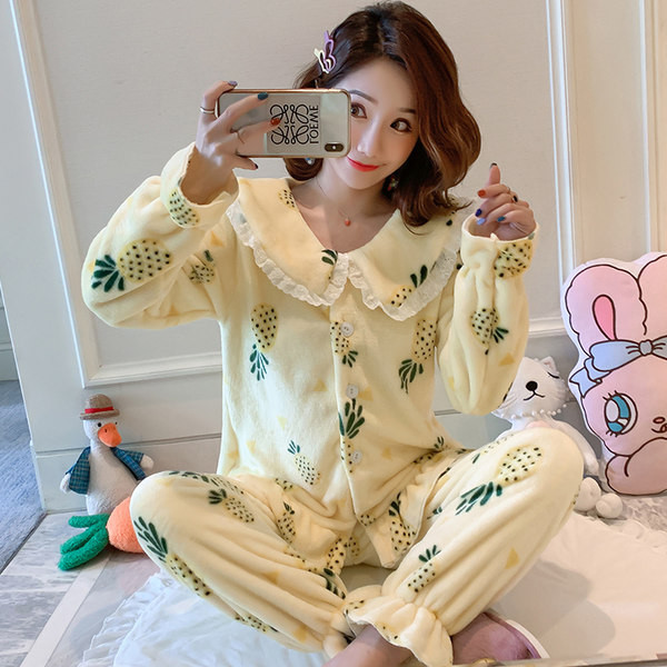 Pūkuota žieminė pižama su apykakle ir siuvinėjimu