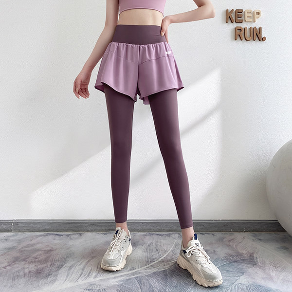 Спортен дамски клин подходящ за фитнес