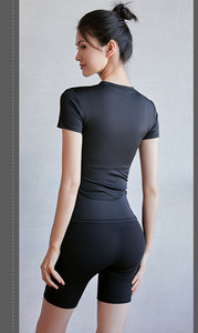 Kratke dnevne hlače s visokim strukom