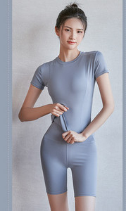 Kratke dnevne hlače s visokim strukom