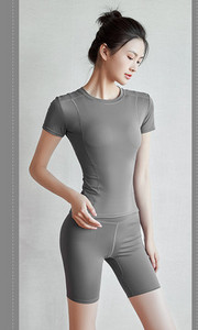 Kratke dnevne hlače s visokim strukom