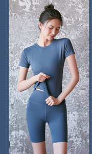 Kratke dnevne hlače s visokim strukom