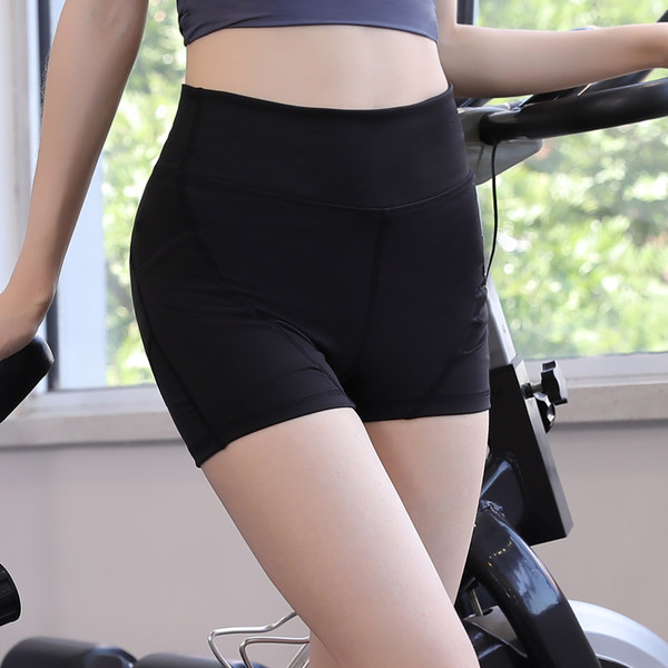 Kratke elastične hlačice u tri boje - pogodne za sport