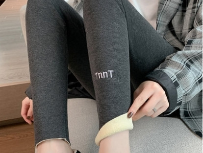 Ženski dugi klin s jednobojnim vezom